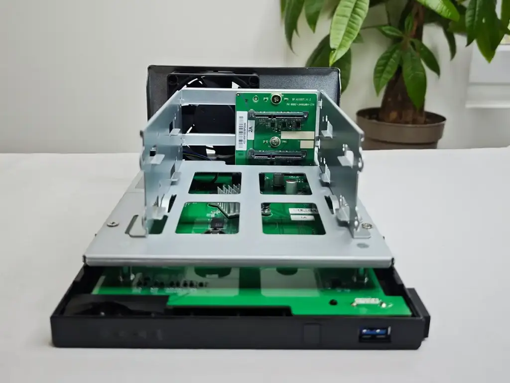 nas asustor drivestor 2 lite inside 3