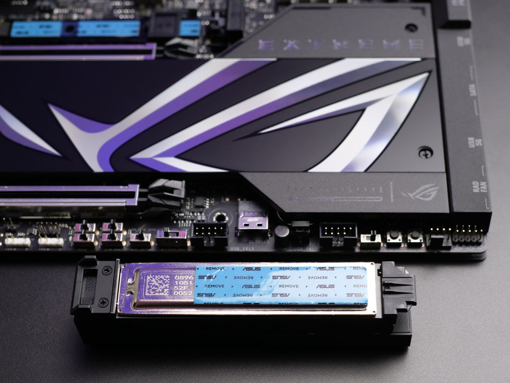 rog crosshair x870e extreme 3D VC M.2 Heatsink 01