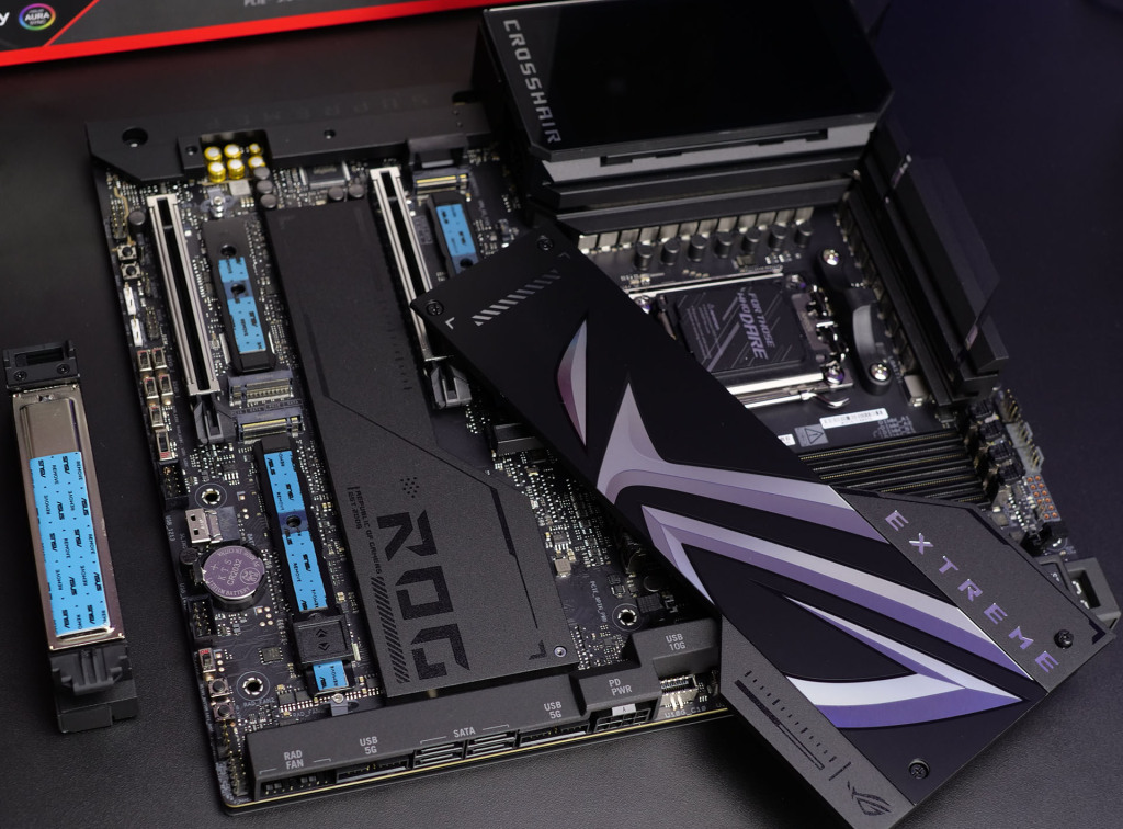 rog crosshair x870e extreme Heatsink 01