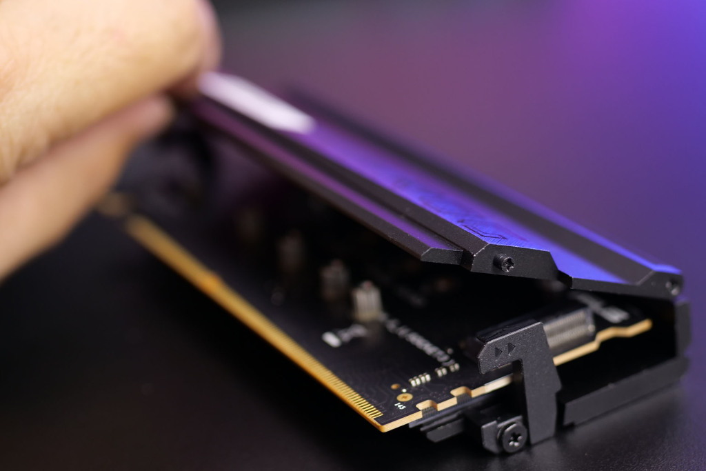 rog crosshair x870e extreme ROG Q DIMM 2 01