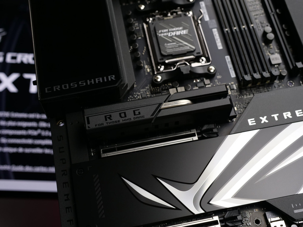 rog crosshair x870e extreme demo 03