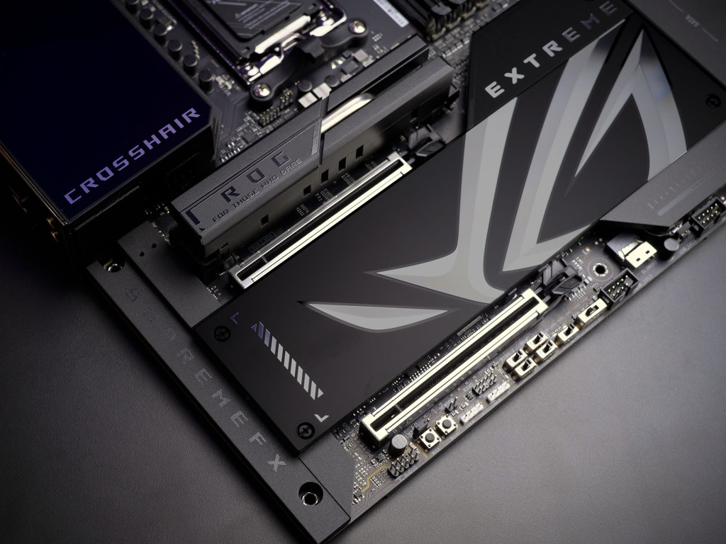 rog crosshair x870e extreme pcie gen5 x2