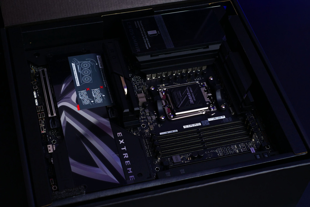 rog crosshair x870e extreme unboxing 02