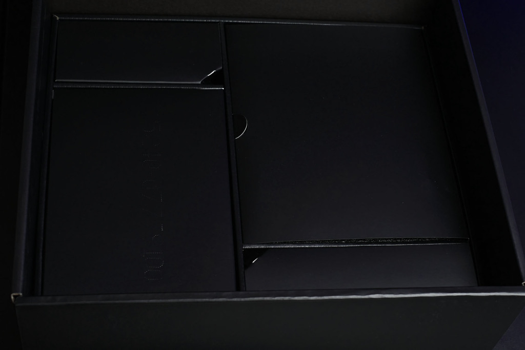 rog crosshair x870e extreme unboxing 03