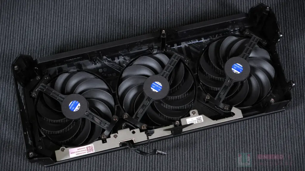 rog strix rtx5070ti o16g demontage 01