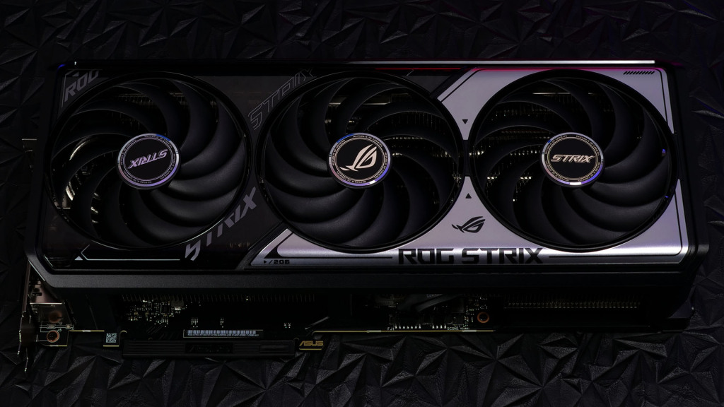rog strix rtx5070ti o16g face zoom