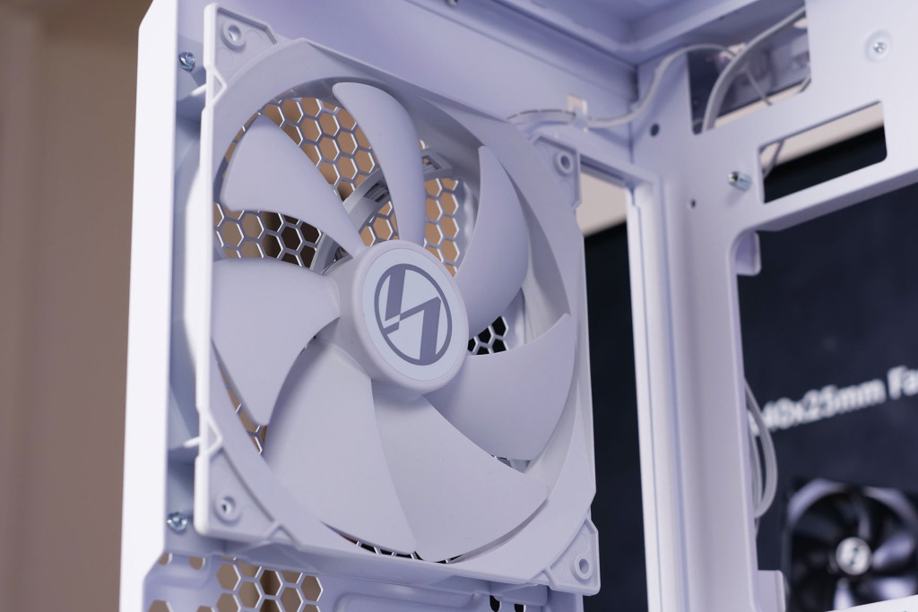 test lian li lancool 217 white rear fan 140mm