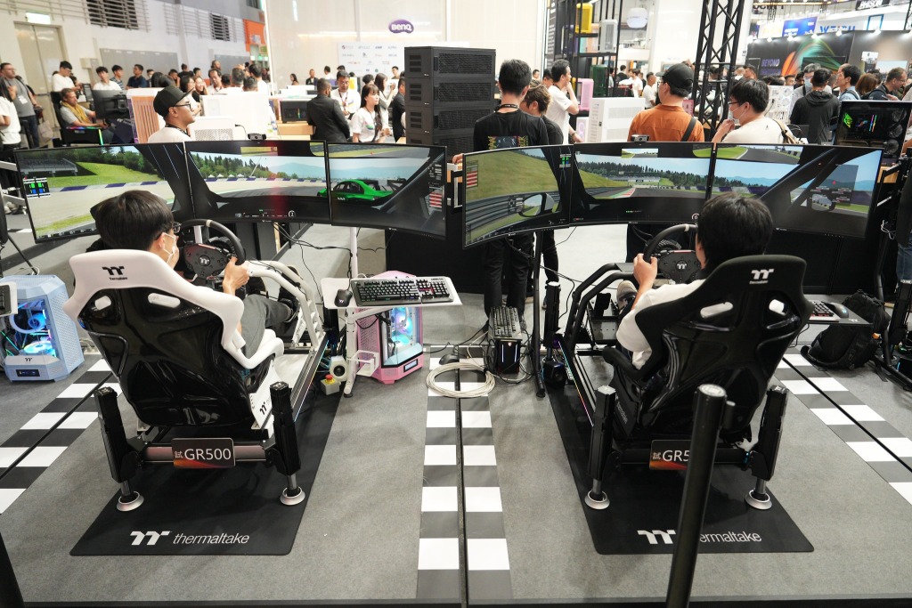Thermaltake Computex 2025 : la gamme complète en mode grand spectacle 24 thermaltake simulateurs racing