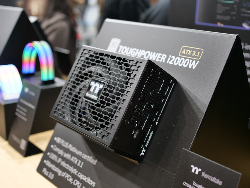 Thermaltake Computex 2025 : la gamme complète en mode grand spectacle 21 thermaltake toughpower i2000