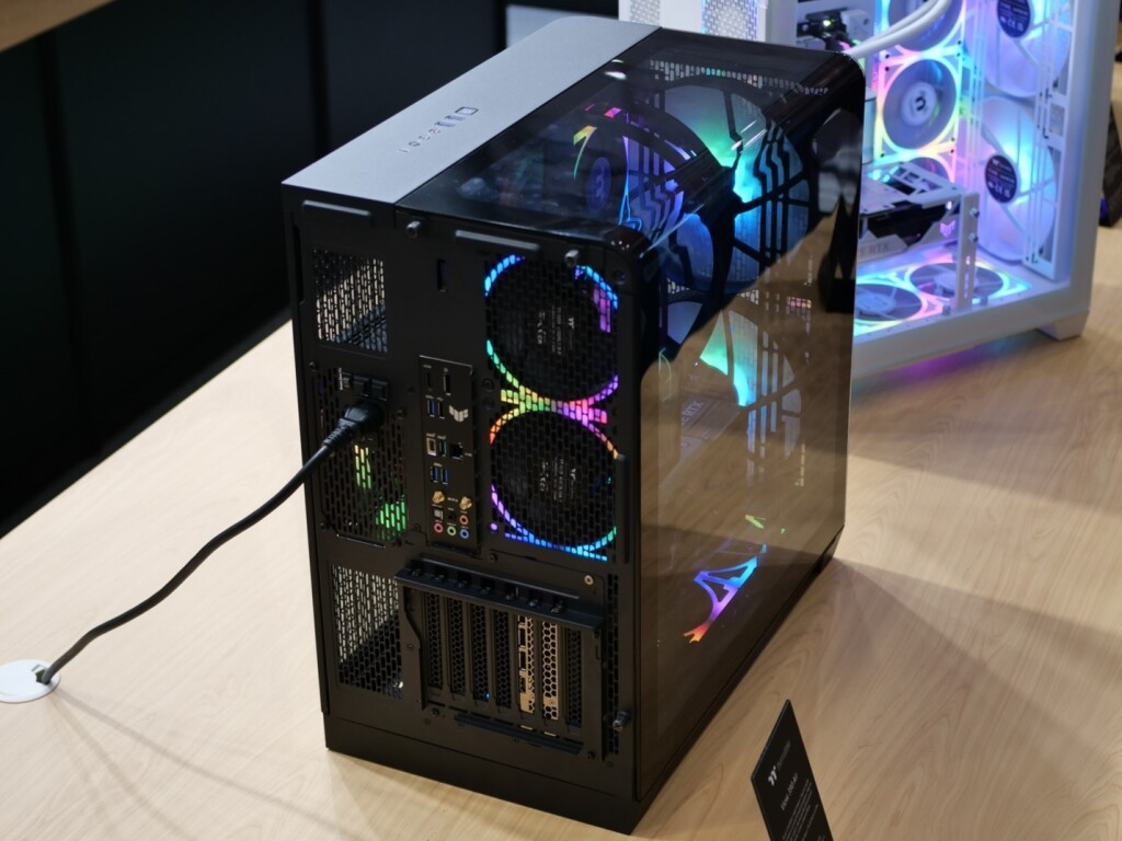 Thermaltake Computex 2025 : la gamme complète en mode grand spectacle 9 thermaltake view 390 air 01