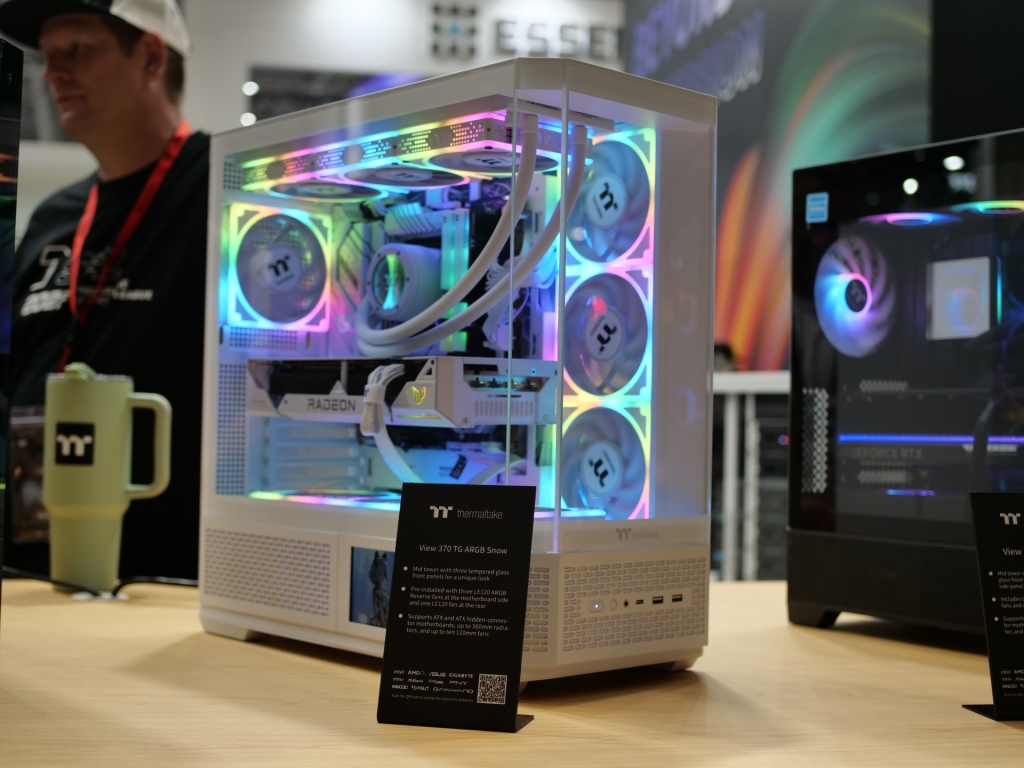 Thermaltake Computex 2025 : la gamme complète en mode grand spectacle 6 thermaltake view tg 370