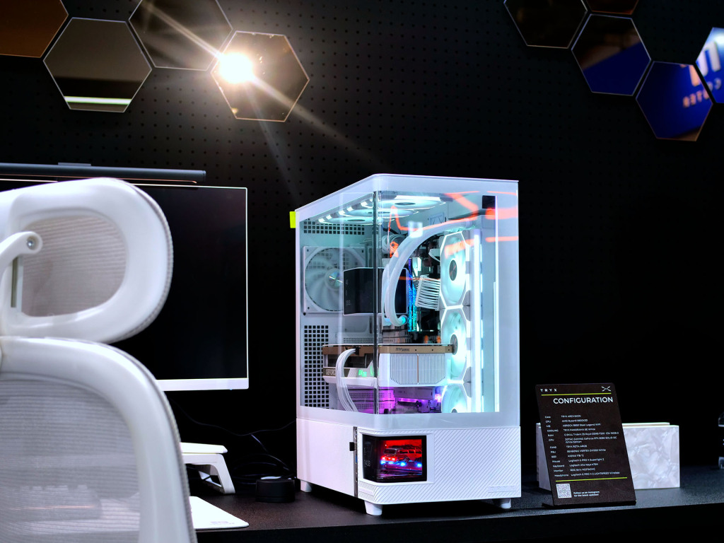 TRYX fait sensation au COMPUTEX avec des produits de pointe 14 tryx arcvision white