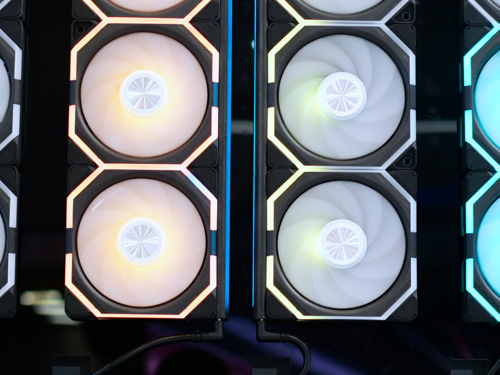 TRYX fait sensation au COMPUTEX avec des produits de pointe 13 tryx lucis