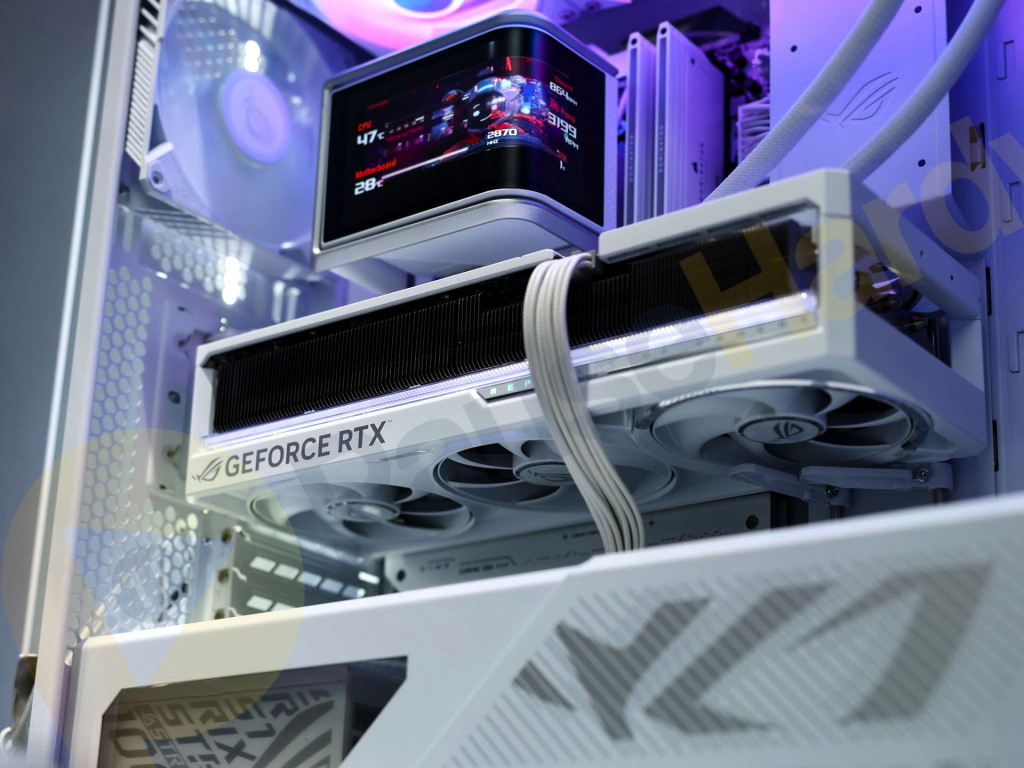 ROG Strix Helios II : Futur boîtier gaming ASUS aperçu au Computex 2025 4 5080 rog astral white 01