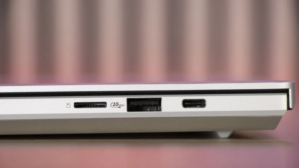 ASUS ROG Zephyrus G14 connexions droite