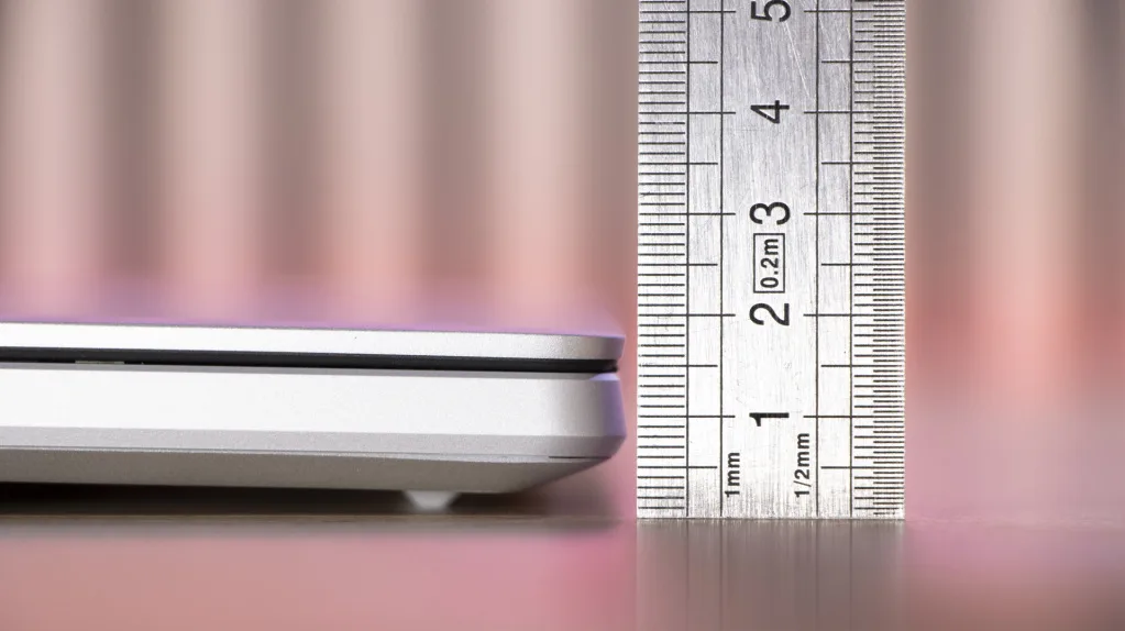 ASUS ROG Zephyrus G14 hauteur avant