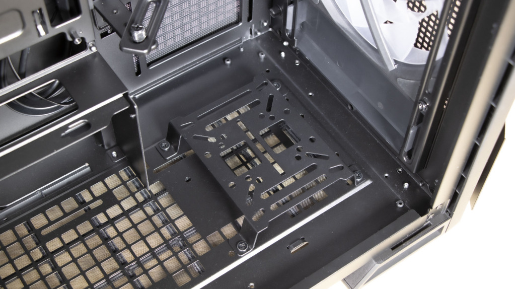 MSI MPG Velox 300R Airflow PZ chambre principale support reservoir