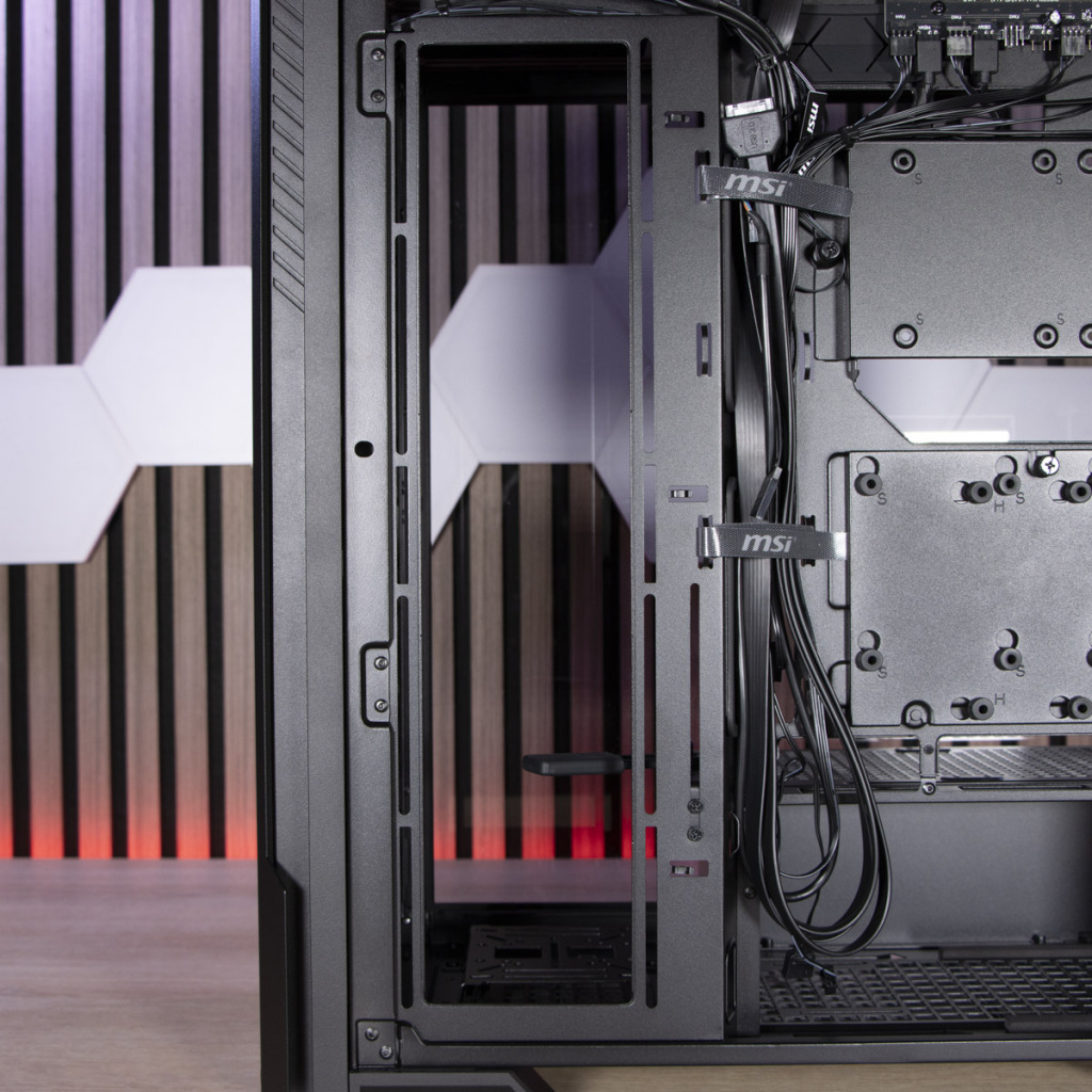MSI MPG Velox 300R Airflow PZ chambre secondaire emplacement ventilateurs