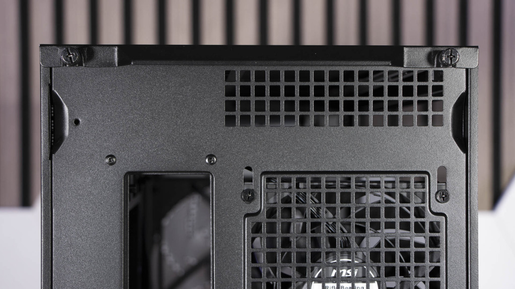 MSI MPG Velox 300R Airflow PZ paroi arrière fixation parois