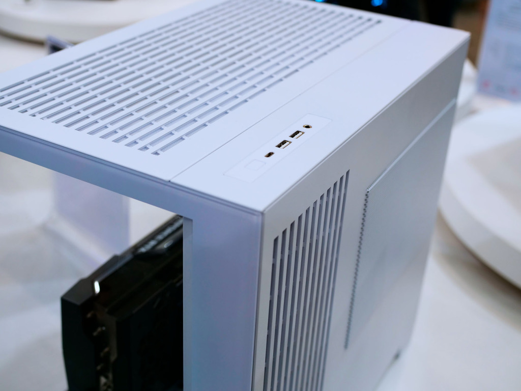 Lian Li au Computex 2025 : boîtiers, refroidissement, alimentation… Toutes les nouveautés dévoilées 8 O11D Mini V2 white