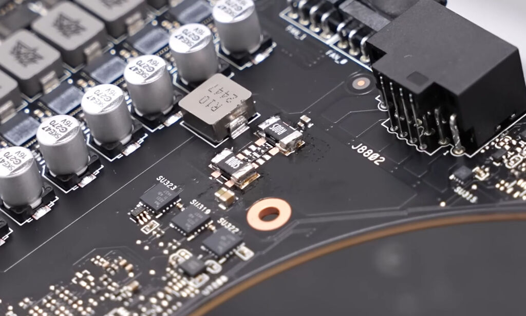 RTX 5090 shunt mod : un overclock extrême au-dessus des 800W 3 SHUNT MOD