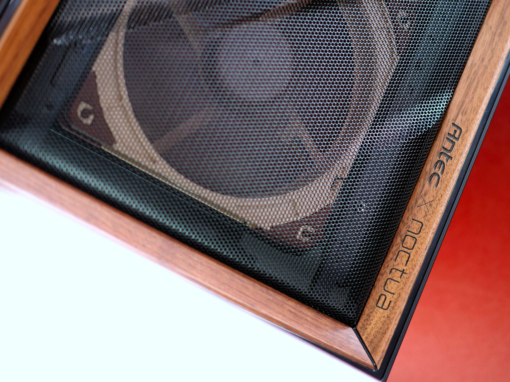 Antec Flux Pro Noctua Edition : Un flux d’air maîtrisé et des décibels au tapis 4 antec flux pro noctua 02
