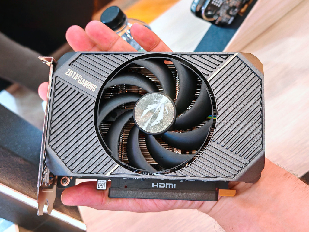Test GeForce RTX 5060 8 Go : performances, tarifs et DLSS 4 6 geforce rtx 5060 8g zotac solo 03