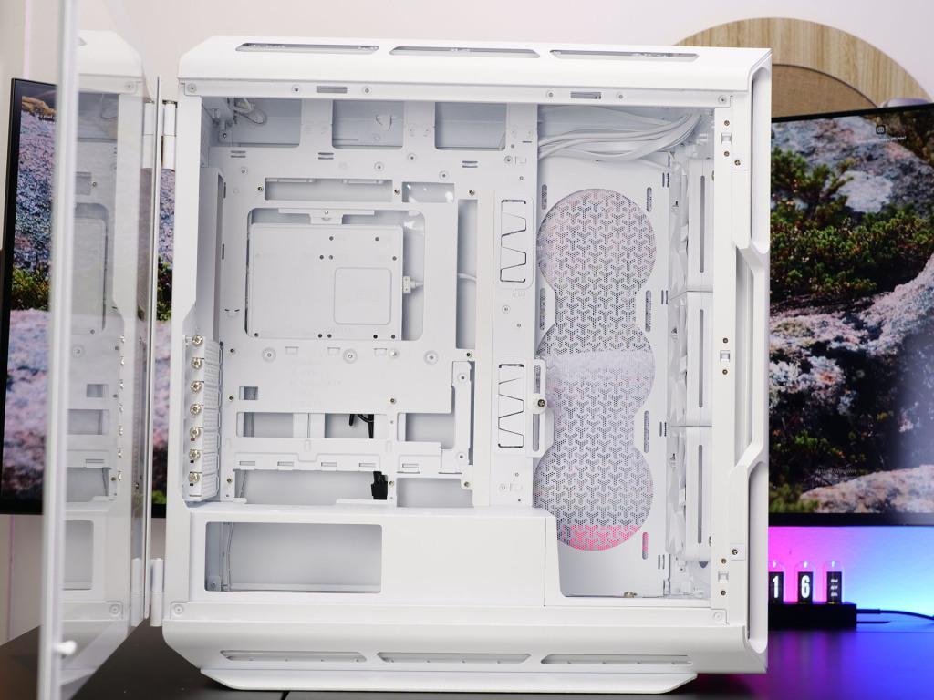 interieur du corsair icue link 5000t lx rgb