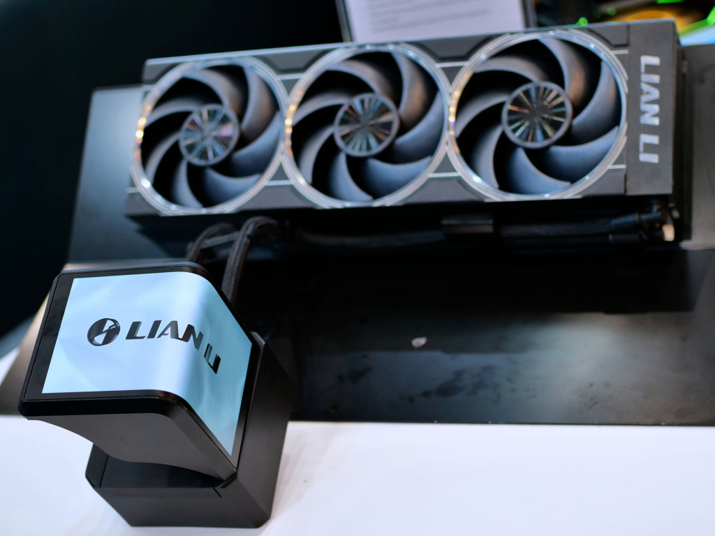 Lian Li au Computex 2025 : boîtiers, refroidissement, alimentation… Toutes les nouveautés dévoilées 11 lian li HydroShift III