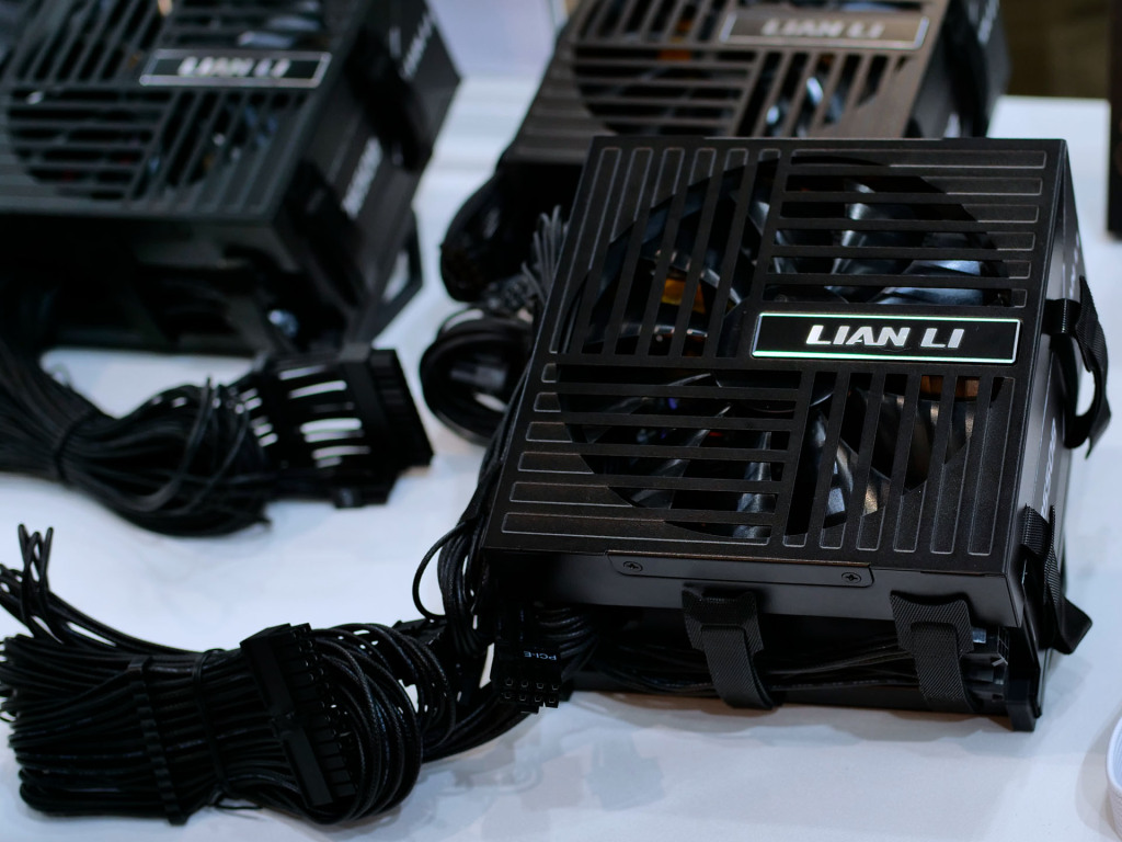 Lian Li au Computex 2025 : boîtiers, refroidissement, alimentation… Toutes les nouveautés dévoilées 18 lian li computex 2025 psu RB series