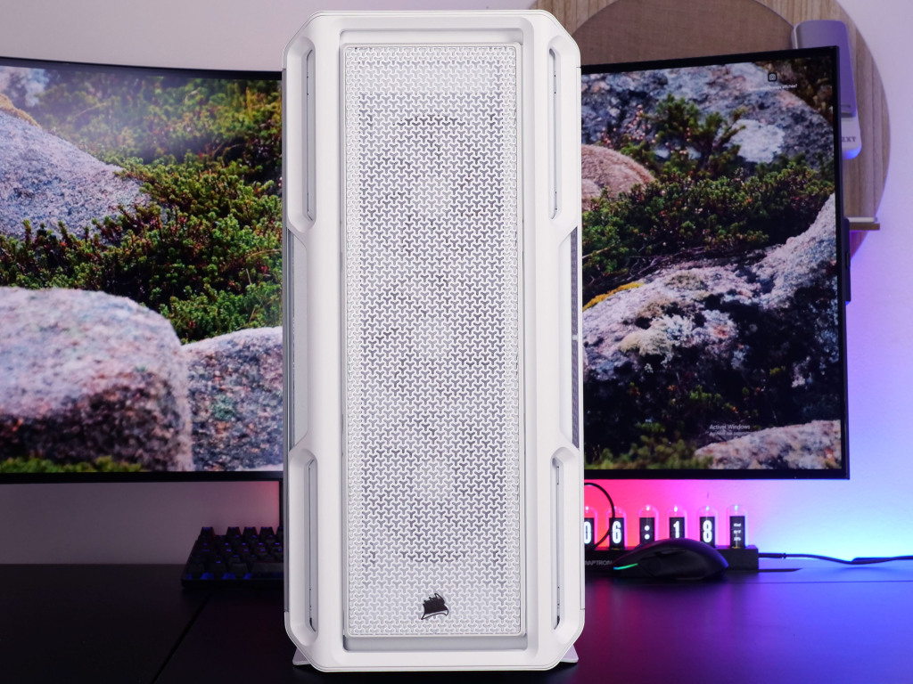 vue de la façade avant du corsair icue link 5000t lx rgb avec motif en y