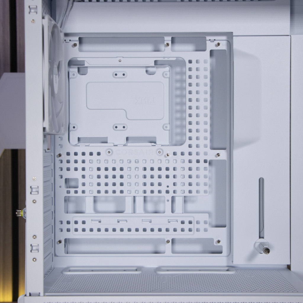 CORSAIR Frame 5000D chambre principale cache plateau amovible 1