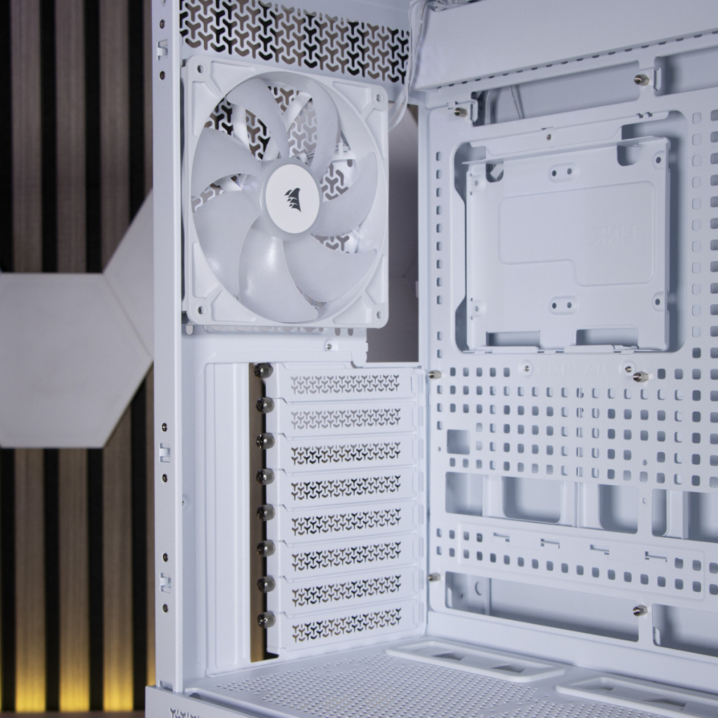 CORSAIR Frame 5000D chambre principale gauche