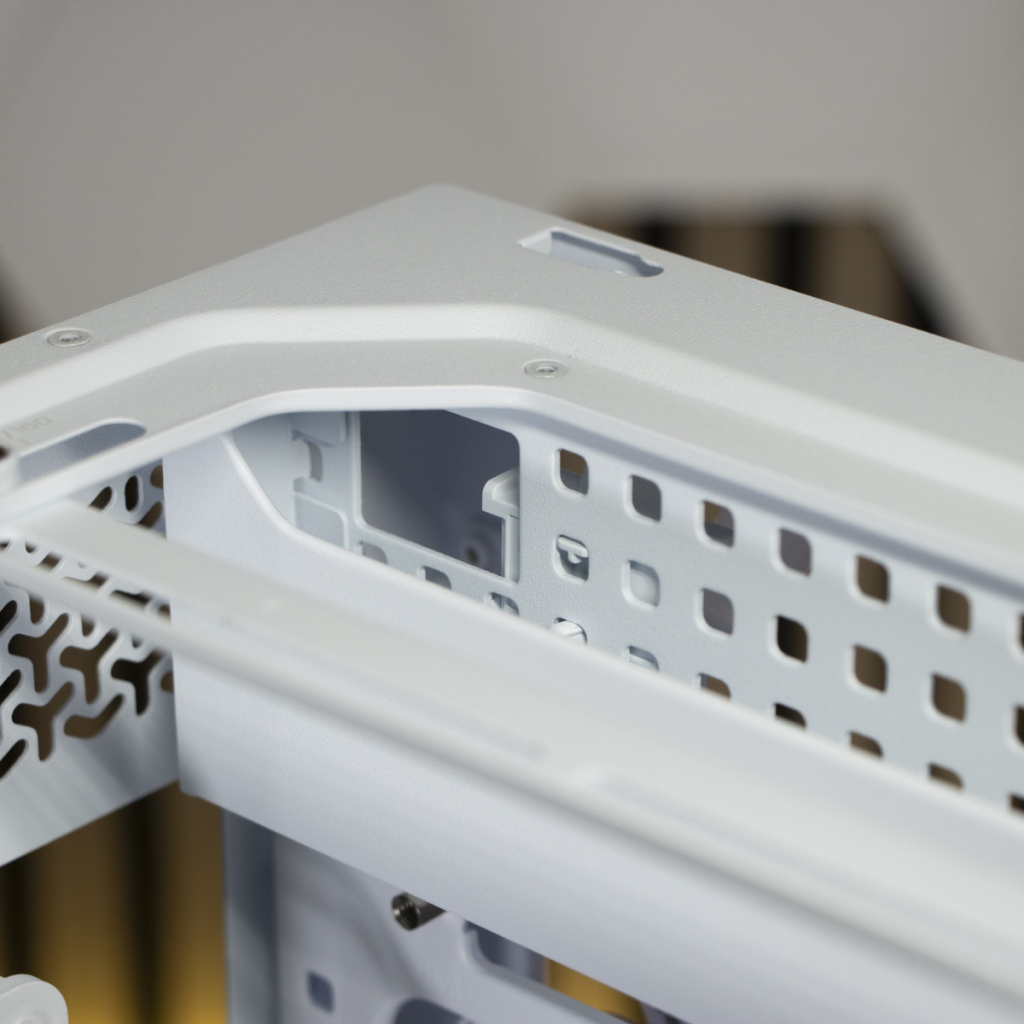 CORSAIR Frame 5000D découpe EPS12V