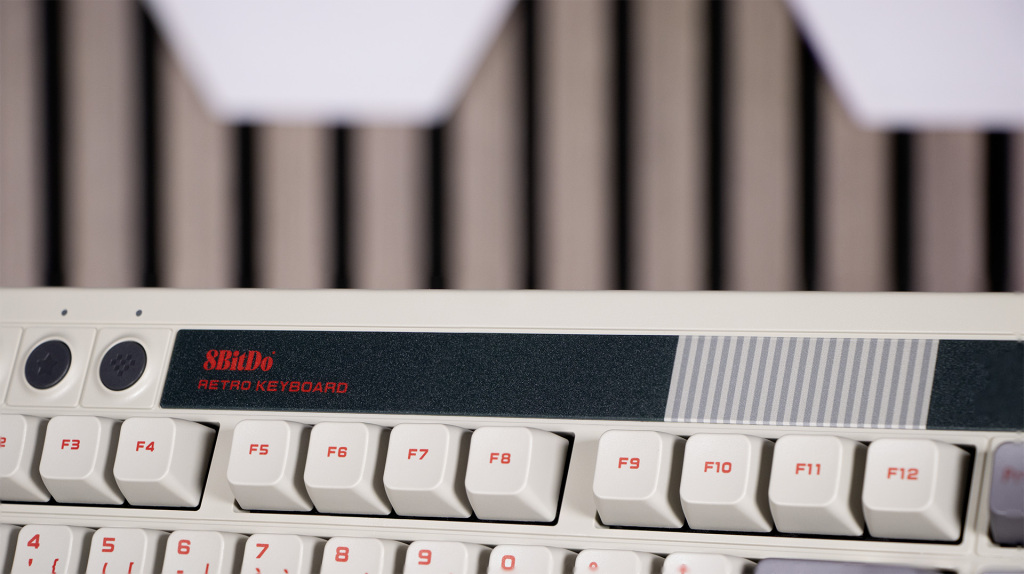 Clavier mécanique rétro 8BitDo bande supérieure