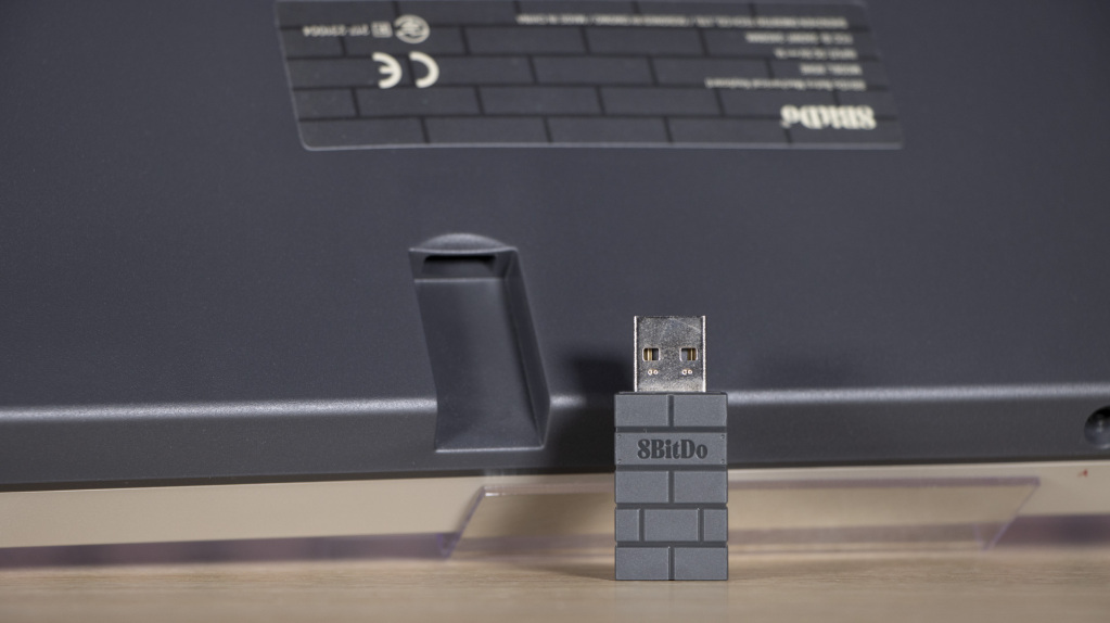 Clavier mécanique rétro 8BitDo dongle sans fil