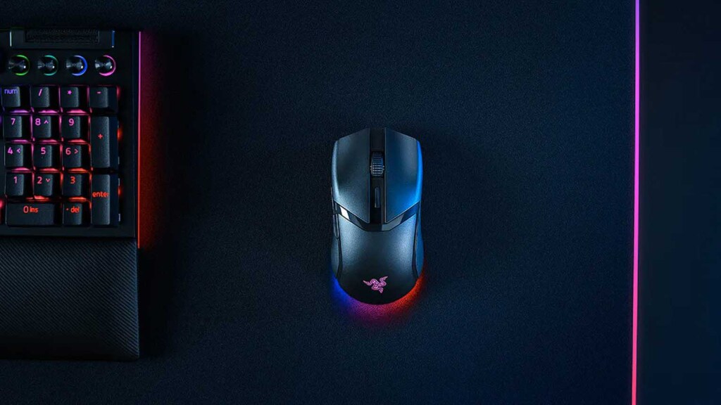 Razer Cobra Hyperspeed : une souris sans fil à 62 grammes 4 Razer Cobra Hyperspeed dessus