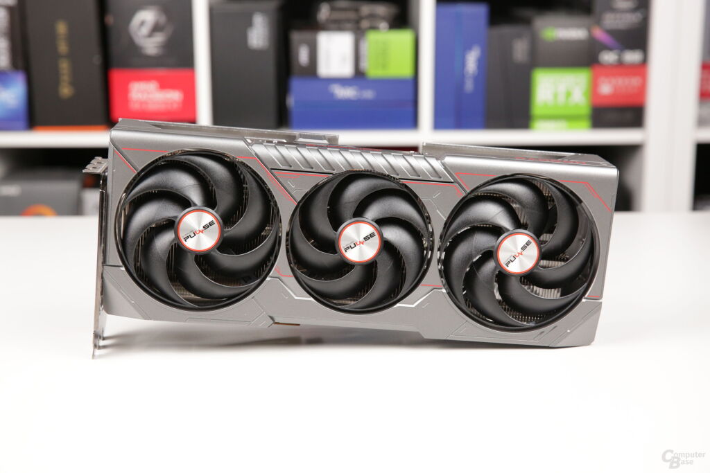 Test AMD Radeon RX 9070 GRE : une carte RDNA4 prometteuse, freinée par ses 12 Go de VRAM 2 Sapphire RX 9070 GRE Pulse Metal 01