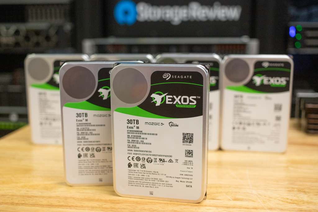 Seagate dégaine ses disques durs de 30 To pour alimenter la révolution IA 3 StorageReview Seagate Exos M 30 To
