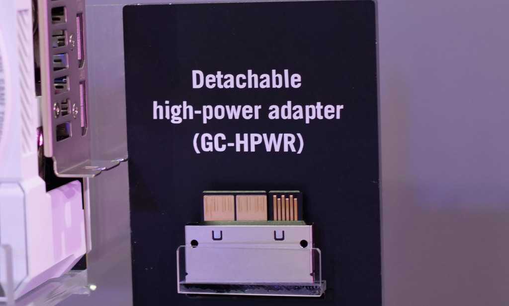 ASUS expérimente un slot PCIe renforcé délivrant 250 W pour cartes graphiques sans câble 6 asus GC HPWR 01