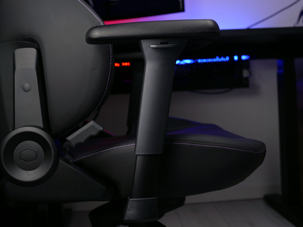 cooler master hybrid m accoudoirs 3D 01