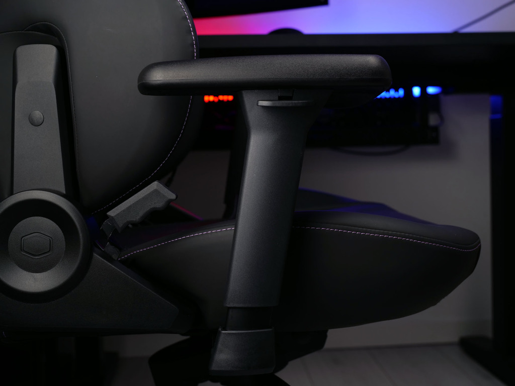 cooler master hybrid m accoudoirs 3D 02