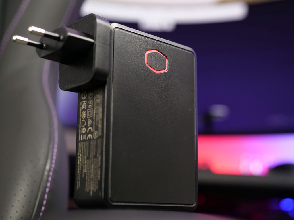 cooler master hybrid m power bank 03