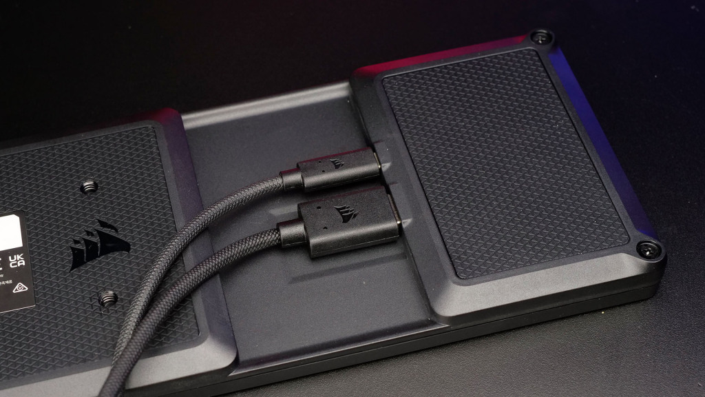 corsair xeneon edge screen support cables