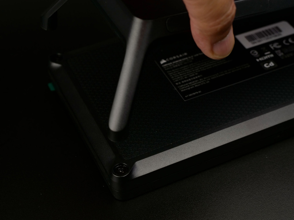 corsair xeneon edge stand mount 01