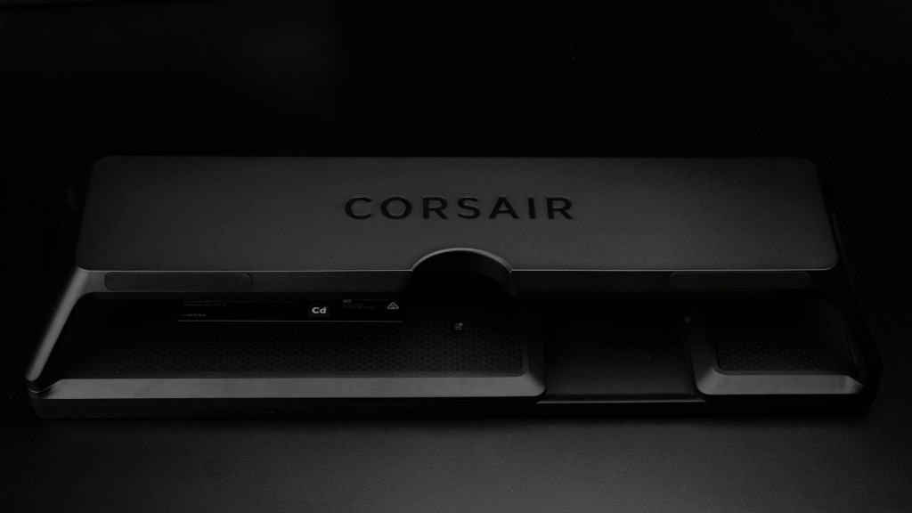 corsair xeneon edge stand mount stand 01