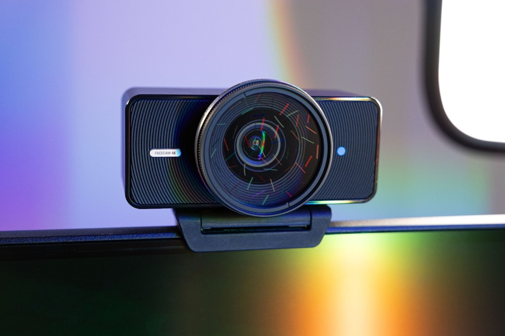 Facecam 4K : Elgato démocratise la vidéo 4K60 avec une webcam de studio 2 elgato Facecam 4K 04
