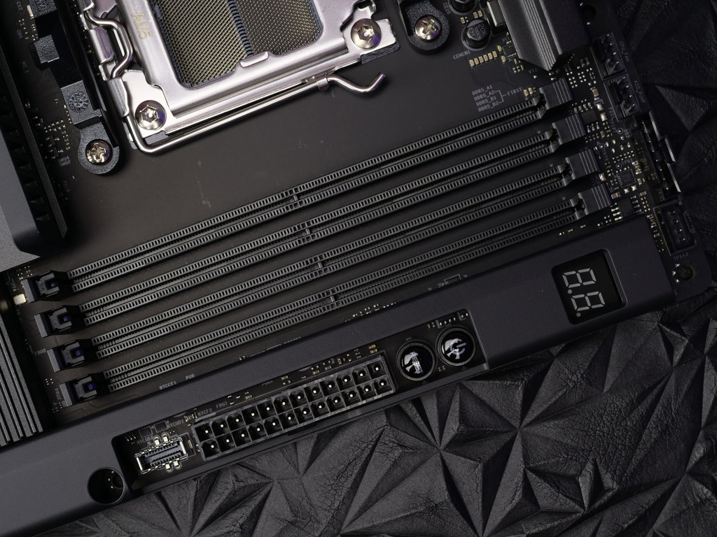 nzxt n9 x870e ram ddr5 slots