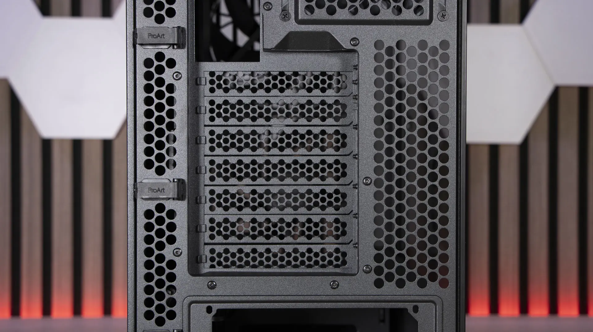 ASUS ProArt P401 équerres PCIe horizontal
