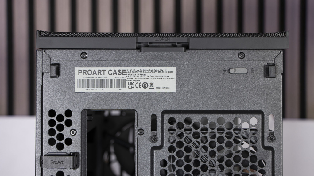 ASUS ProArt P401 top face arrière